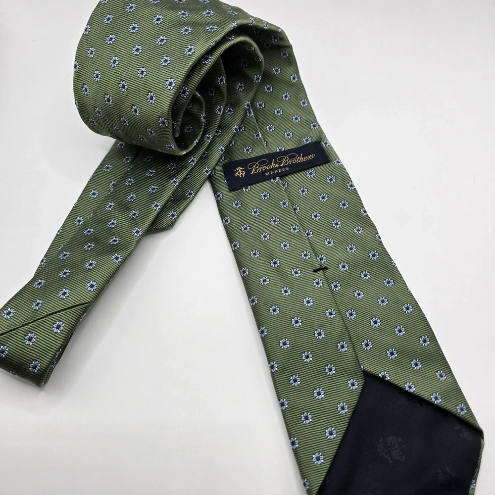 Brooks Brothers Makers Men's Tie Olive Green Blue Medallion 60